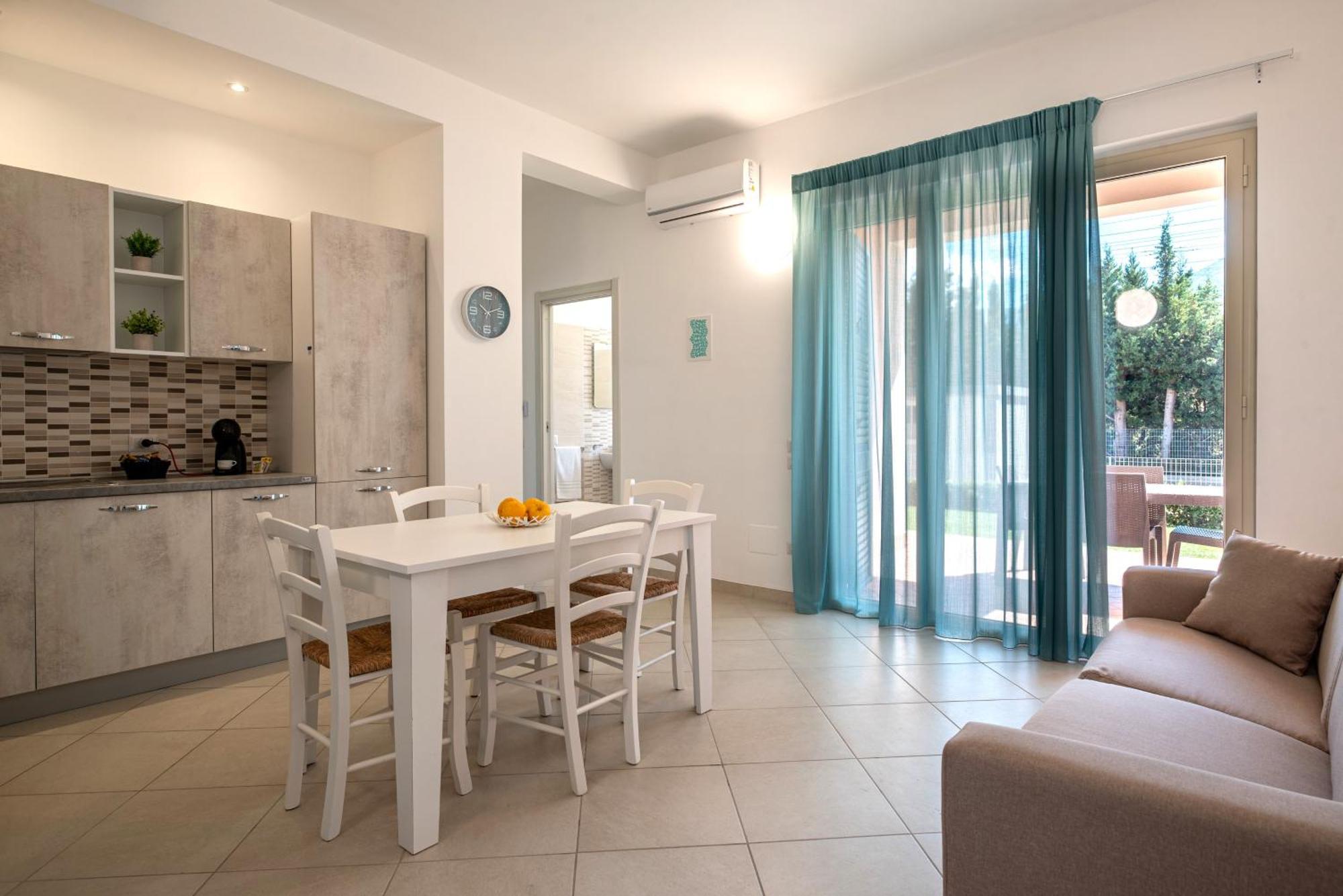Icaro Residence Apartments With A Beautiful Pool SantʼAgata di Militello Εξωτερικό φωτογραφία
