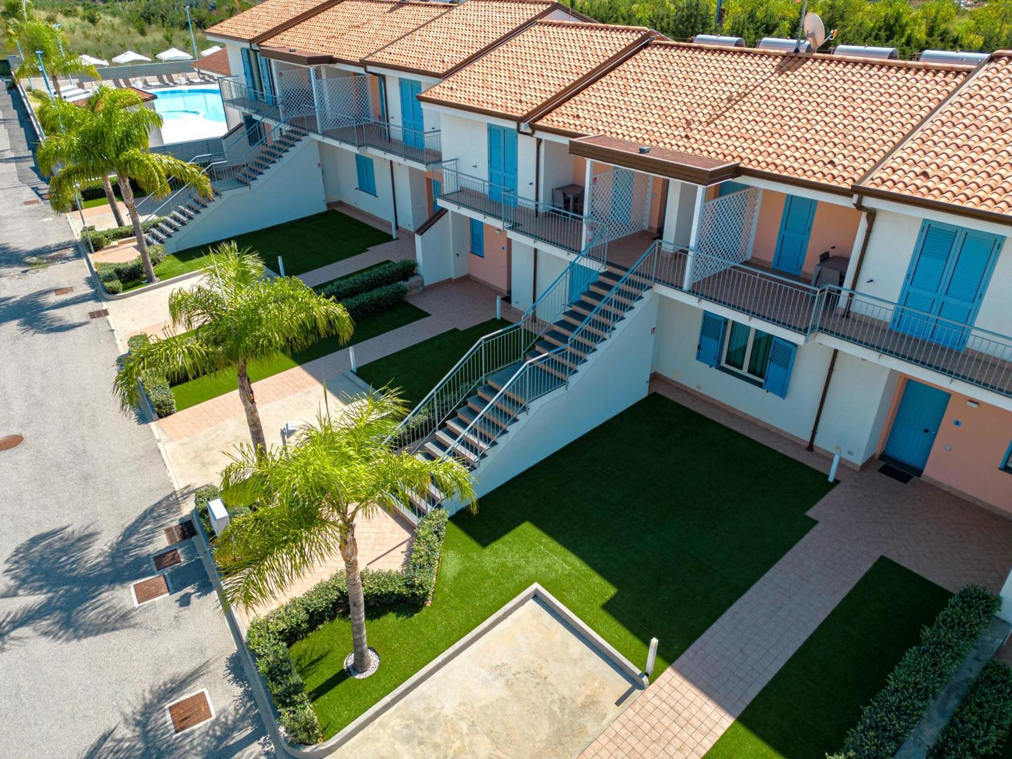 Icaro Residence Apartments With A Beautiful Pool SantʼAgata di Militello Εξωτερικό φωτογραφία