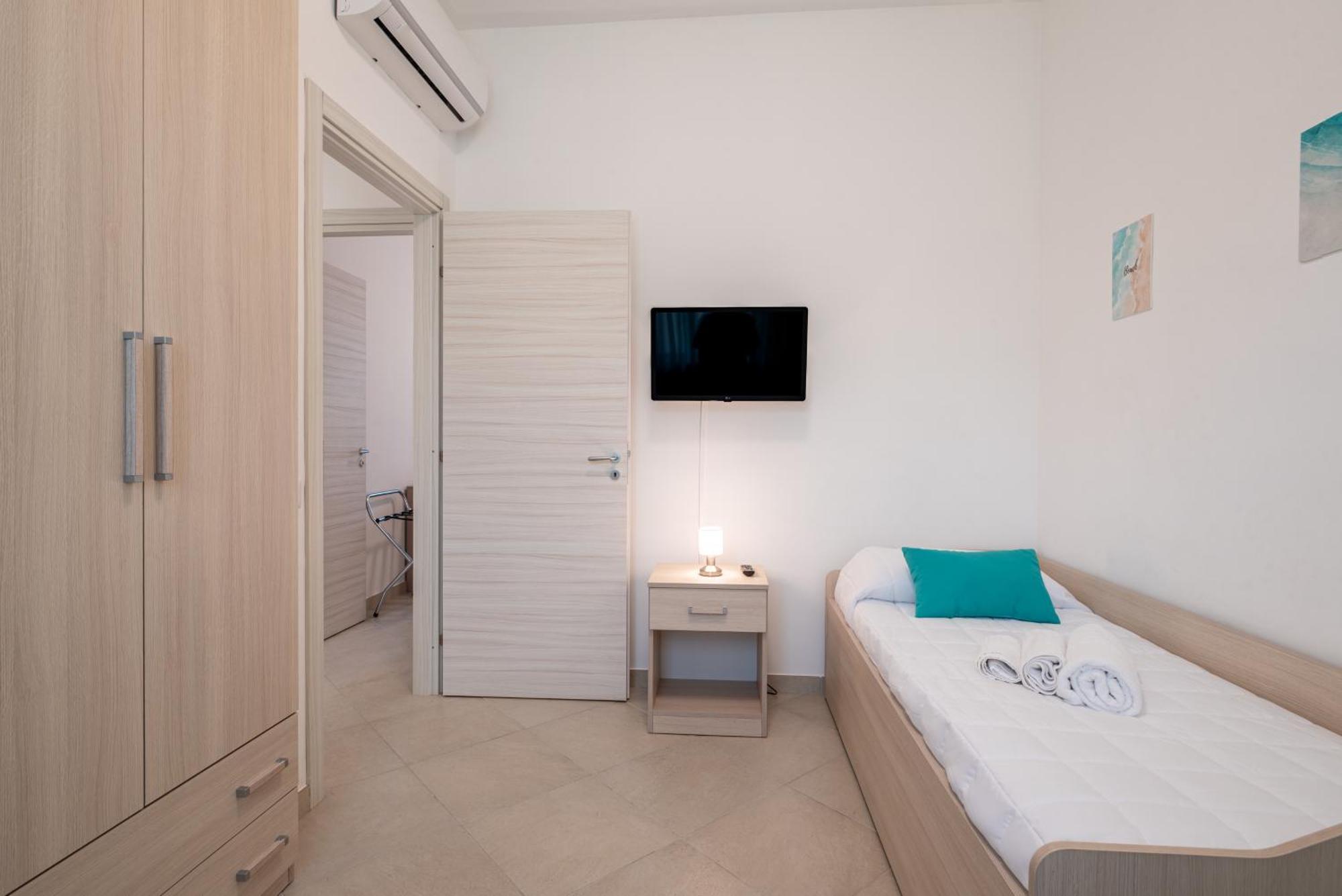 Icaro Residence Apartments With A Beautiful Pool SantʼAgata di Militello Εξωτερικό φωτογραφία