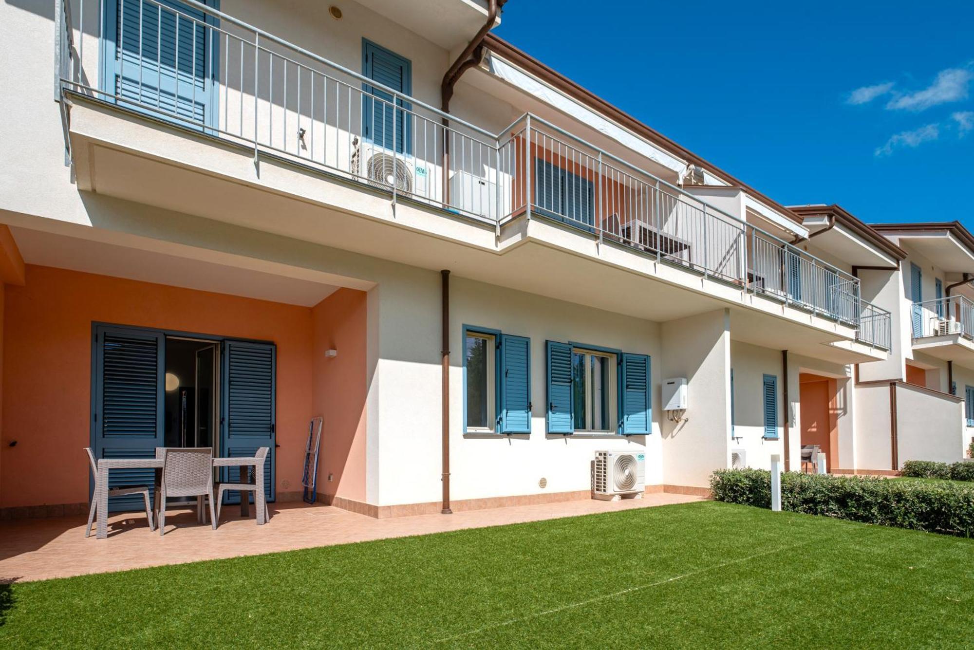 Icaro Residence Apartments With A Beautiful Pool SantʼAgata di Militello Εξωτερικό φωτογραφία