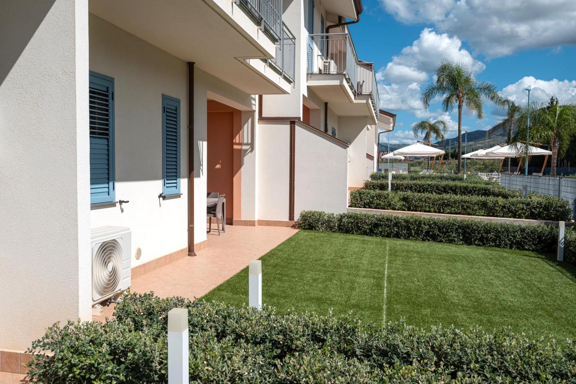 Icaro Residence Apartments With A Beautiful Pool SantʼAgata di Militello Εξωτερικό φωτογραφία