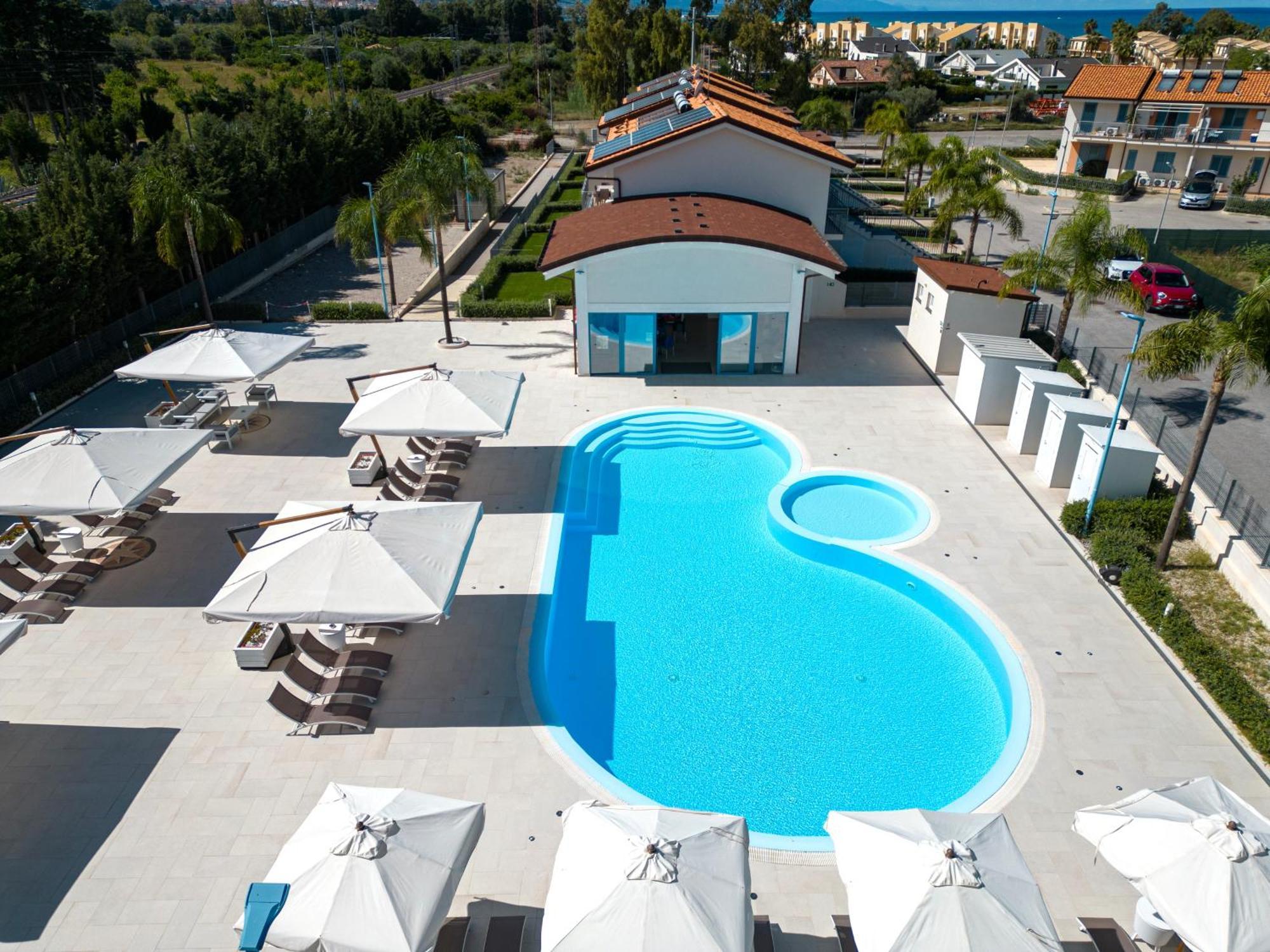 Icaro Residence Apartments With A Beautiful Pool SantʼAgata di Militello Εξωτερικό φωτογραφία