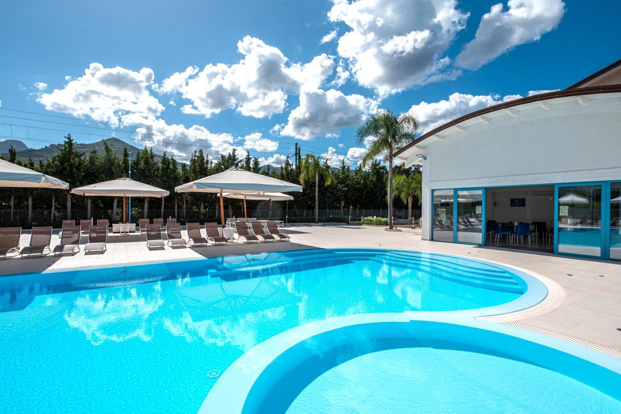Icaro Residence Apartments With A Beautiful Pool SantʼAgata di Militello Εξωτερικό φωτογραφία