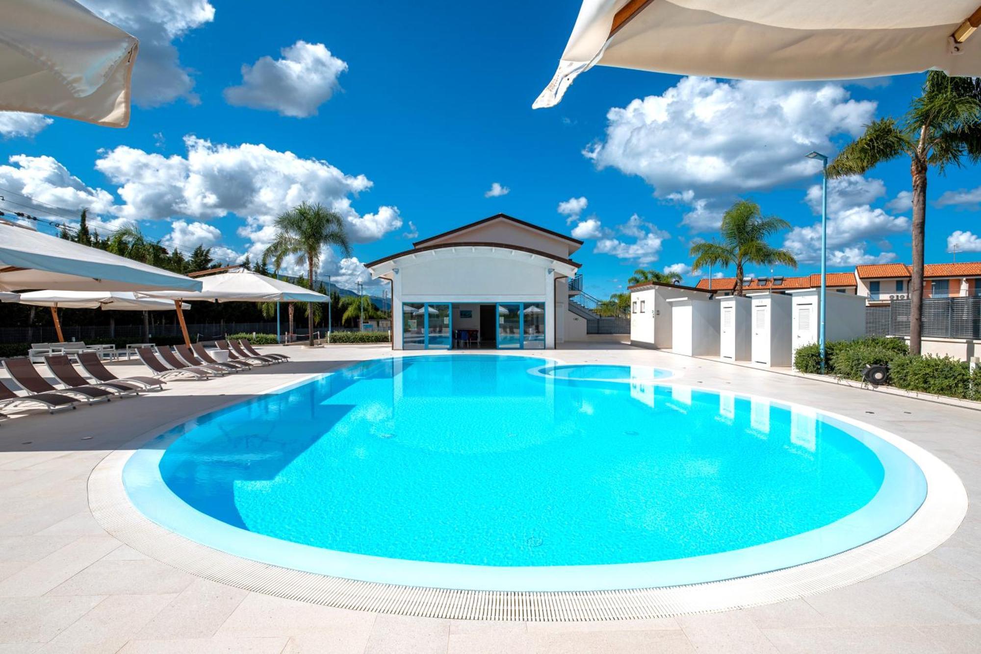 Icaro Residence Apartments With A Beautiful Pool SantʼAgata di Militello Εξωτερικό φωτογραφία