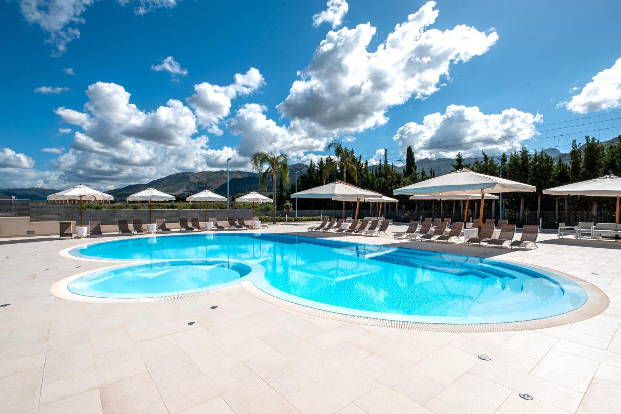 Icaro Residence Apartments With A Beautiful Pool SantʼAgata di Militello Εξωτερικό φωτογραφία
