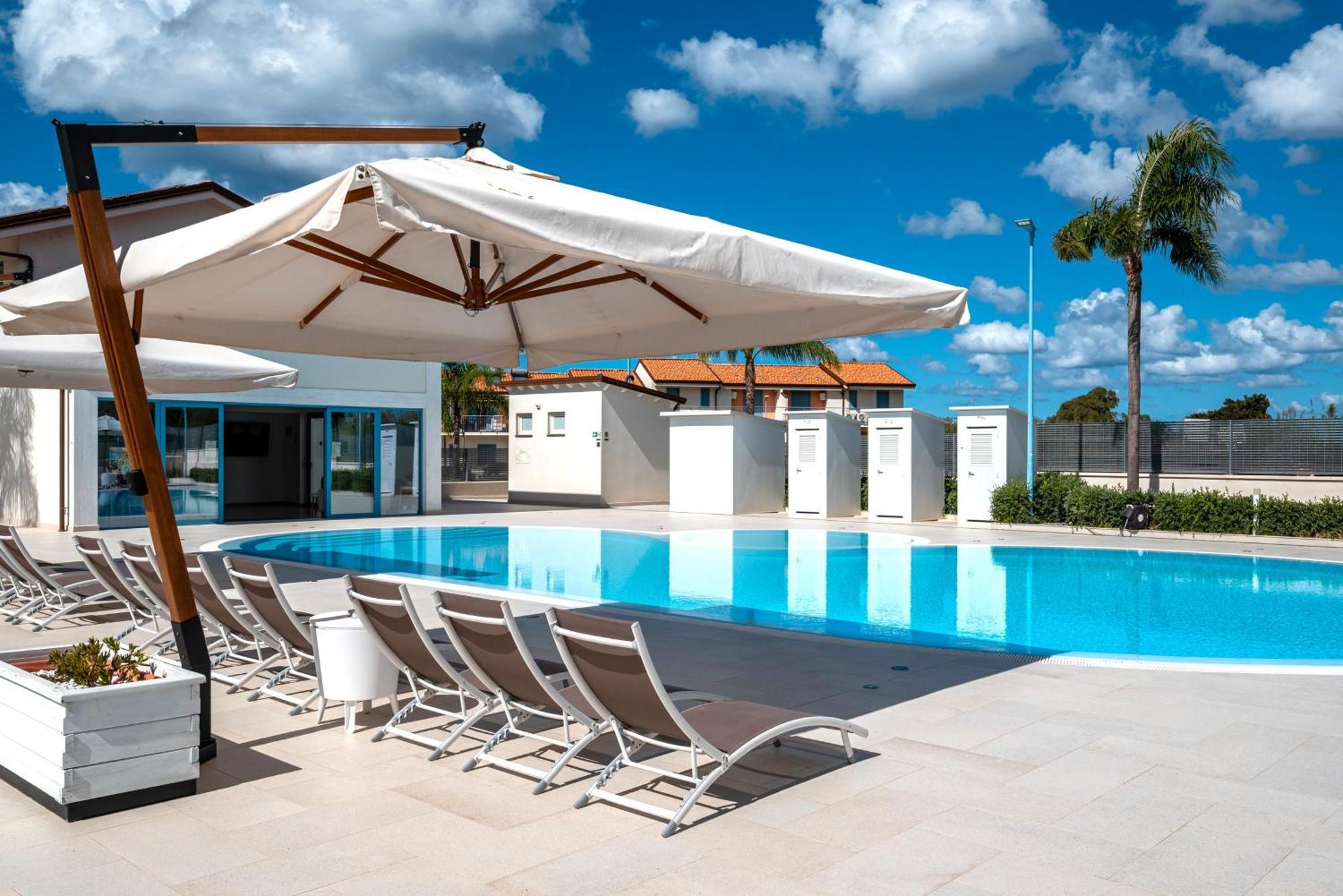 Icaro Residence Apartments With A Beautiful Pool SantʼAgata di Militello Εξωτερικό φωτογραφία