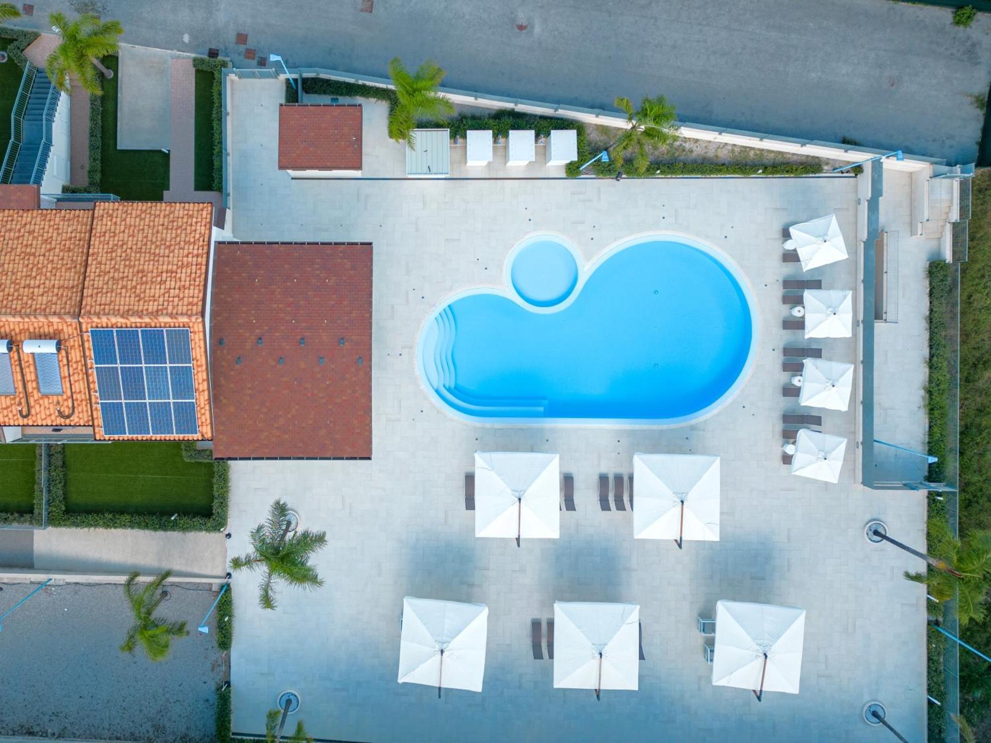Icaro Residence Apartments With A Beautiful Pool SantʼAgata di Militello Εξωτερικό φωτογραφία