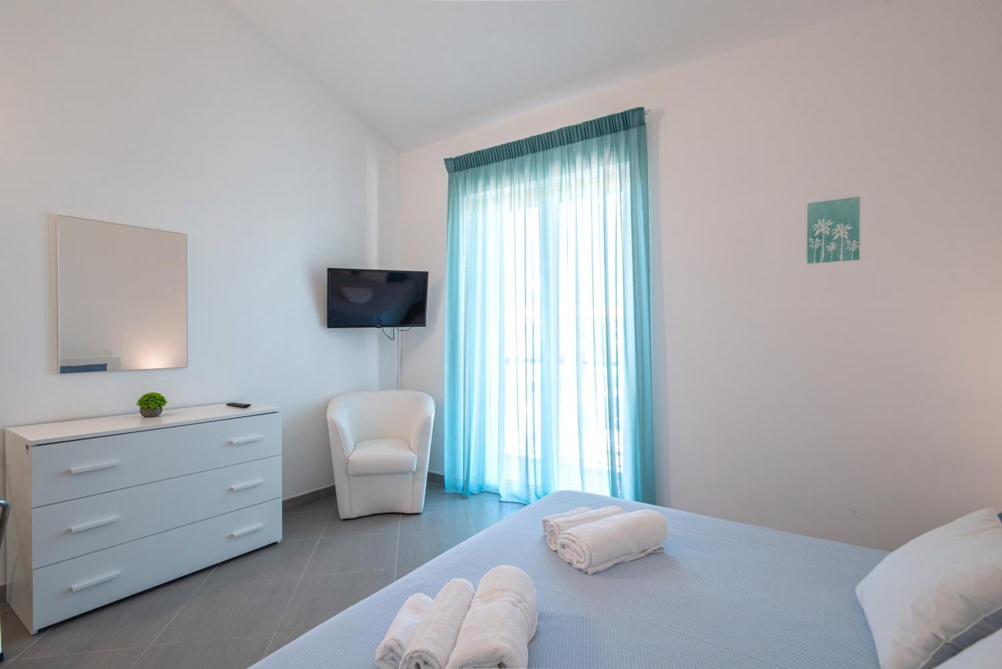 Icaro Residence Apartments With A Beautiful Pool SantʼAgata di Militello Εξωτερικό φωτογραφία