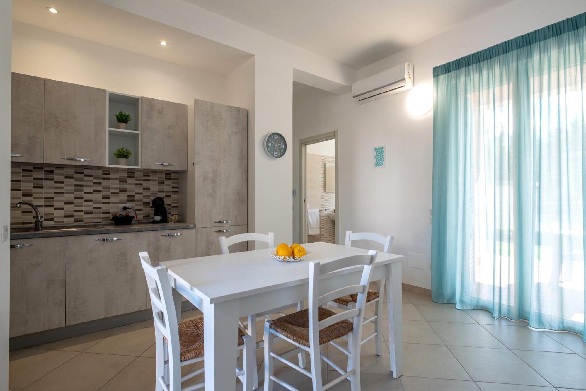 Icaro Residence Apartments With A Beautiful Pool SantʼAgata di Militello Εξωτερικό φωτογραφία