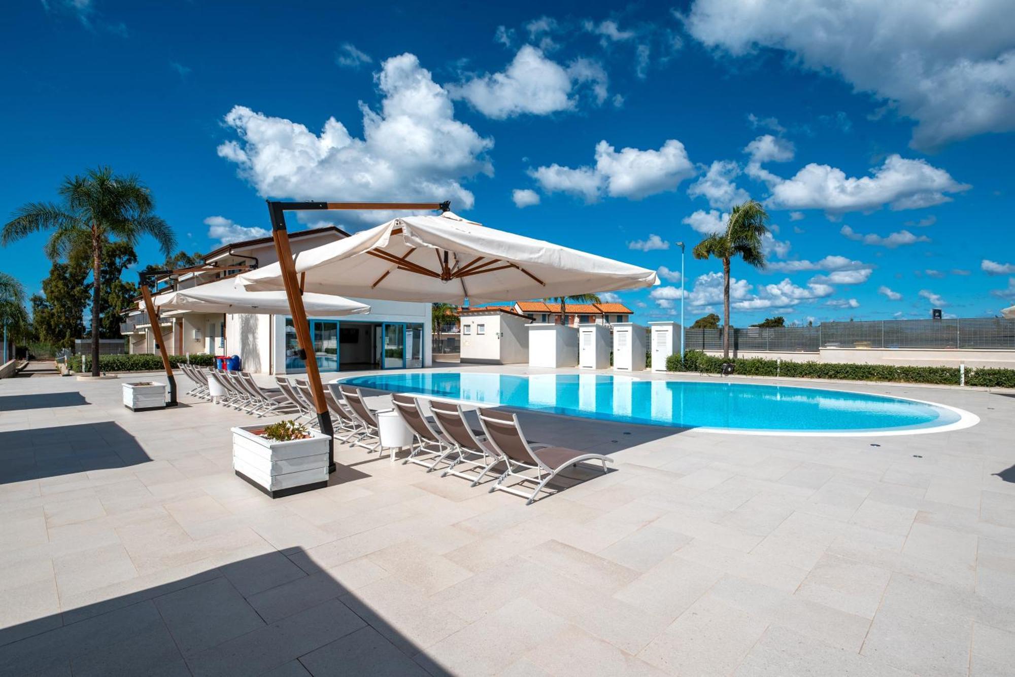Icaro Residence Apartments With A Beautiful Pool SantʼAgata di Militello Εξωτερικό φωτογραφία