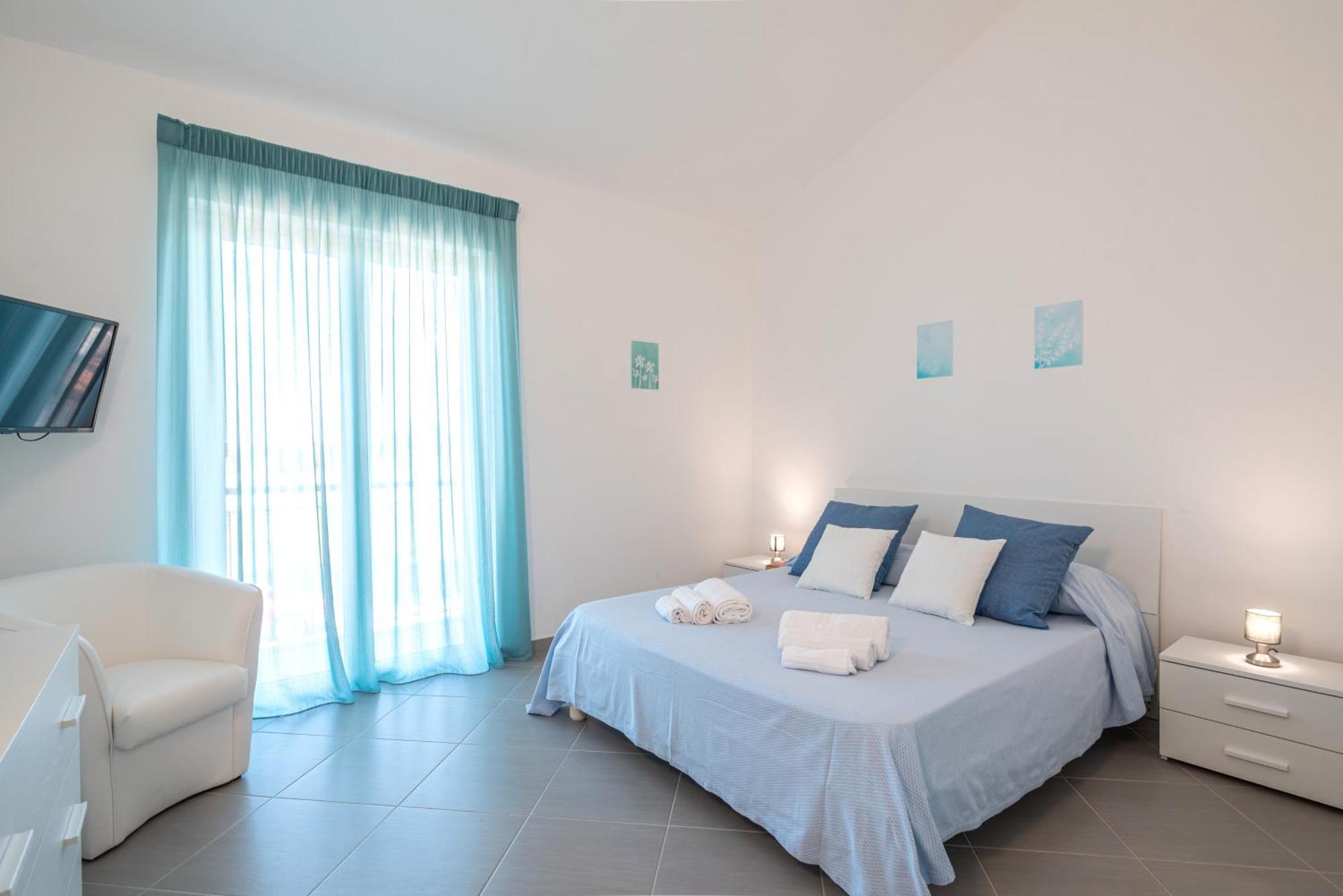 Icaro Residence Apartments With A Beautiful Pool SantʼAgata di Militello Εξωτερικό φωτογραφία