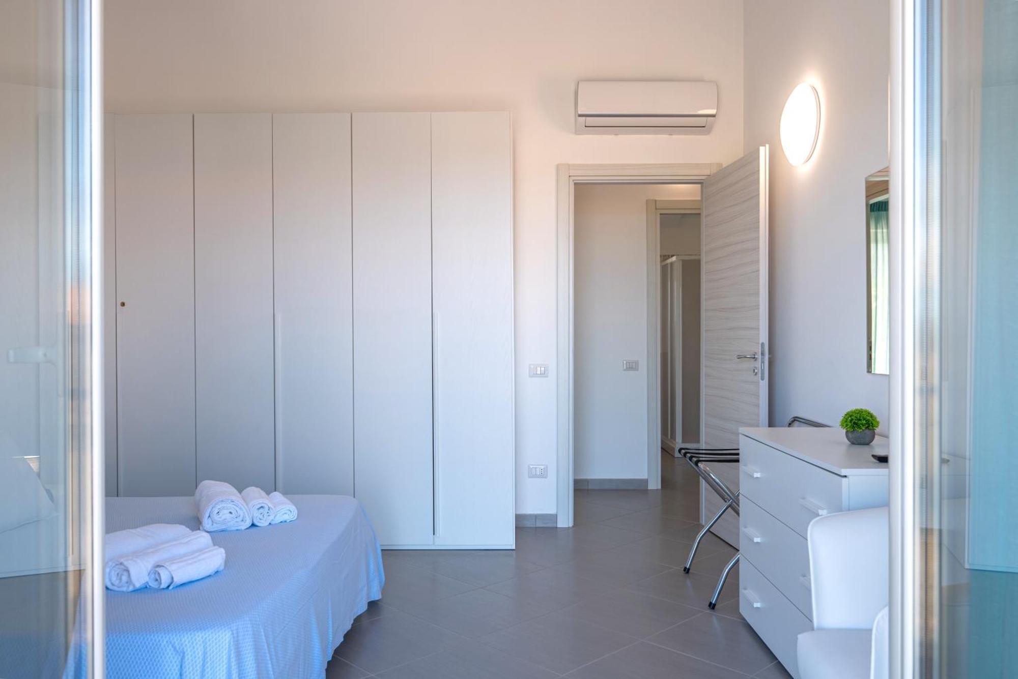 Icaro Residence Apartments With A Beautiful Pool SantʼAgata di Militello Εξωτερικό φωτογραφία